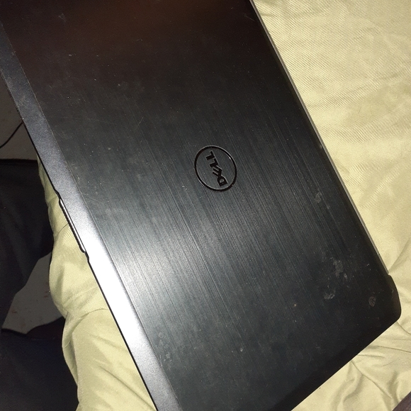 Laptop - Picture 3 of 3